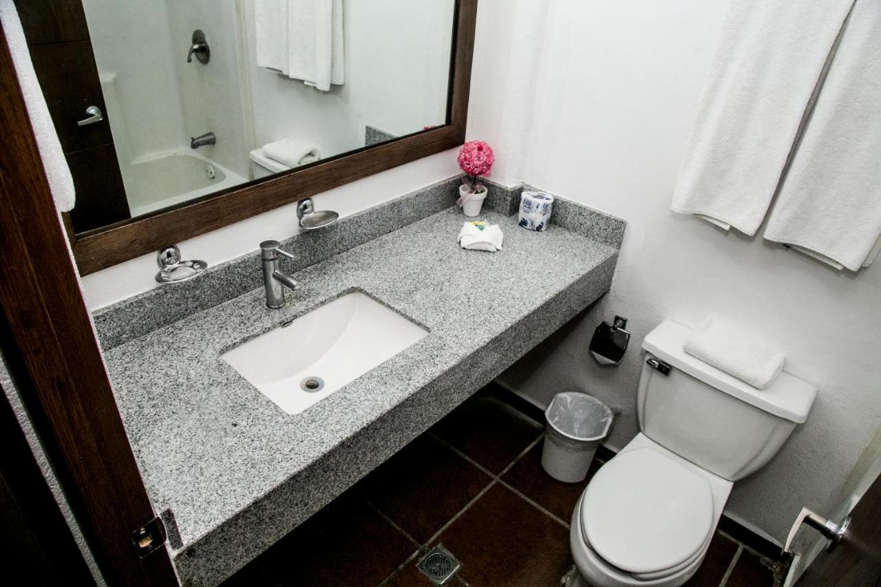 Booking Dioh Monterrey Kültér fotó