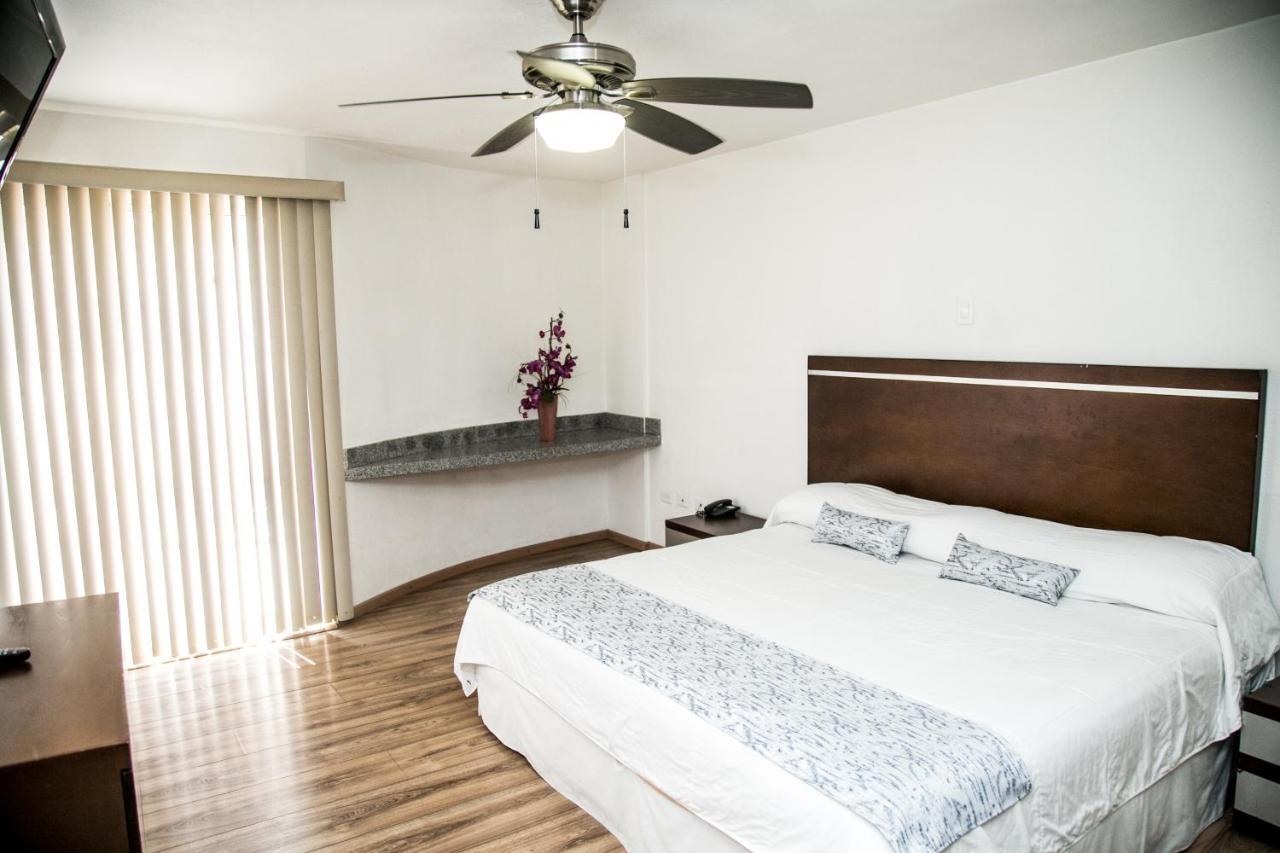 Booking Dioh Monterrey Kültér fotó